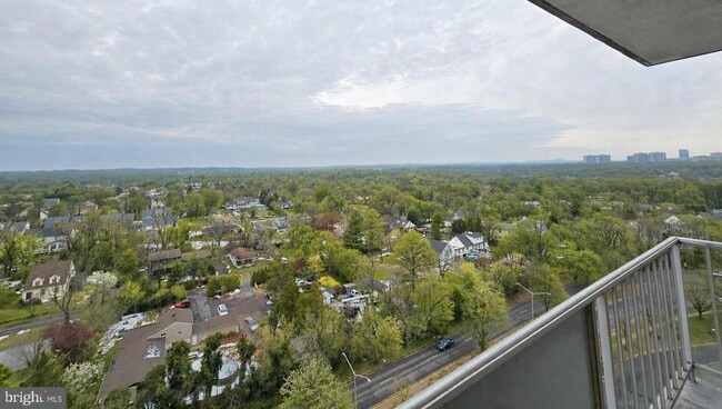 Building Photo - 301 N Beauregard St