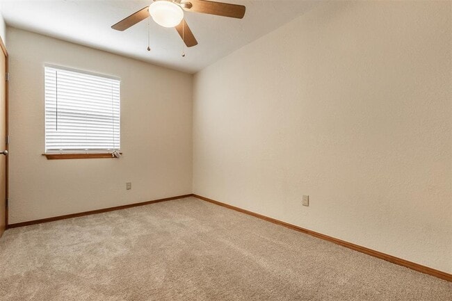 Building Photo - 231 Barrett Pl