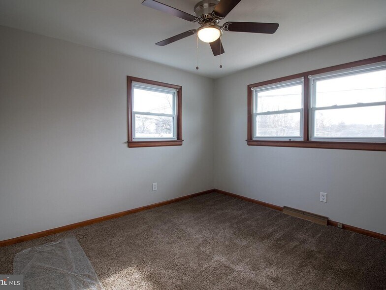 Building Photo - 6301 Salem Park Cir