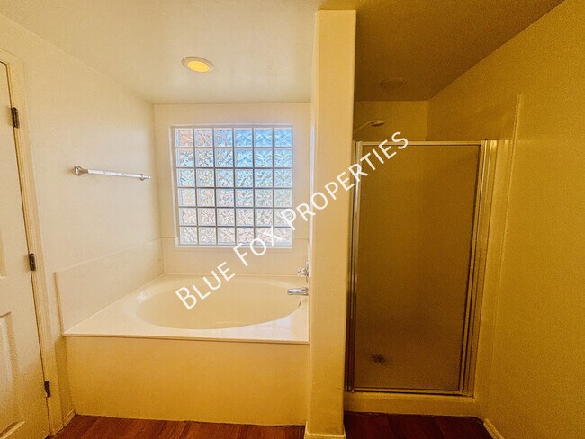 Building Photo - 10451 N Calle Verano Seco