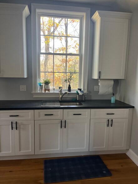 Building Photo - 9 King Phillip Trl