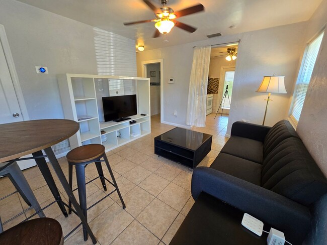 Building Photo - 1148 Highland St