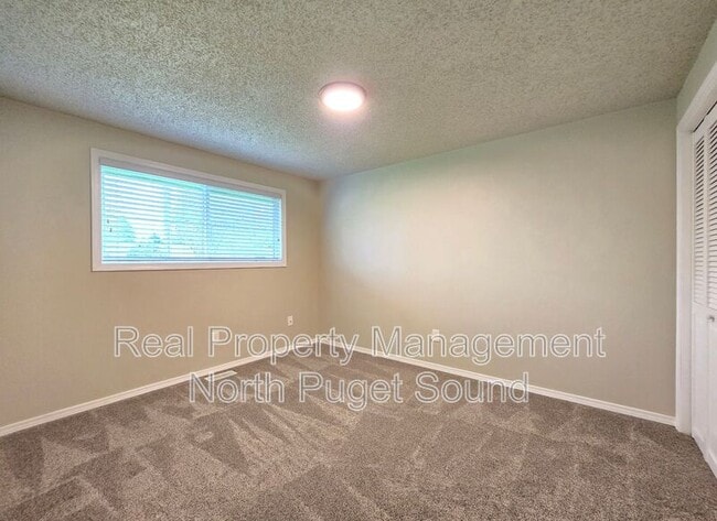 Building Photo - 8432 45th Dr NE