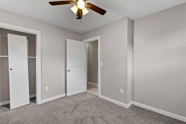 Building Photo - 100 English Rd