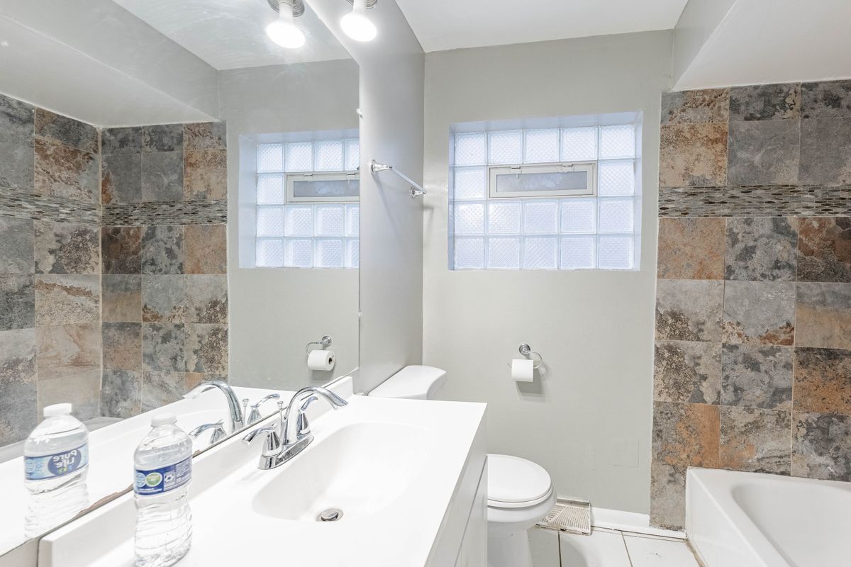 Building Photo - 7637 S Essex Ave