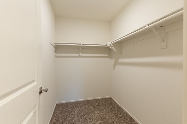 Building Photo - Loft Style of Living in Piru