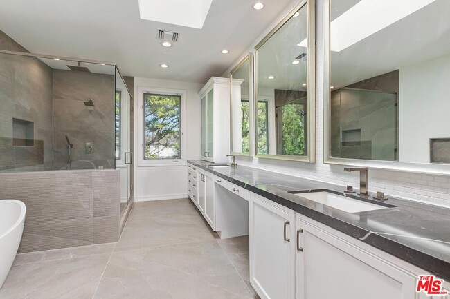 Building Photo - 2890 Forrester Dr