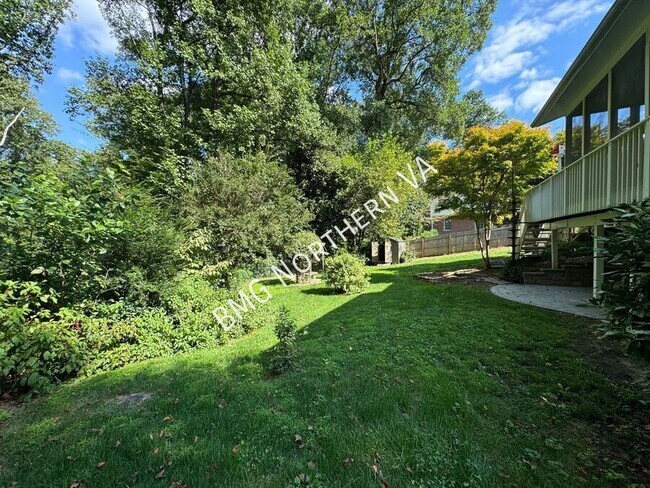 Building Photo - 5406 Gainsborough Dr