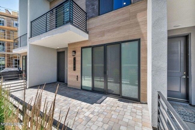 Building Photo - 557 California Ave