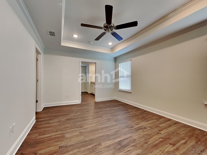 Building Photo - 518 Onate Cir