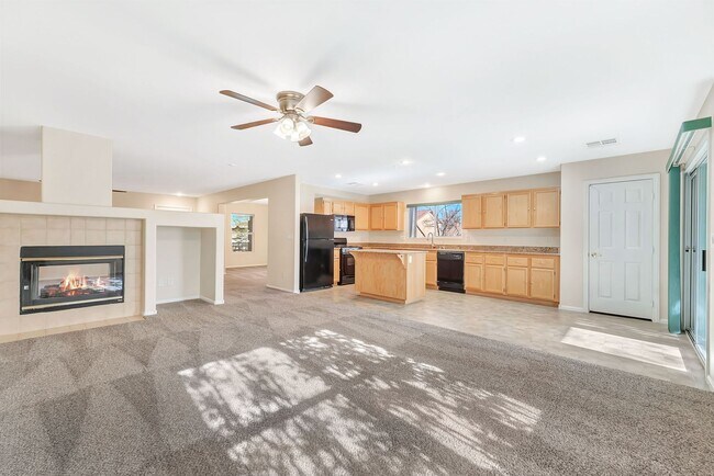 Building Photo - 3 BEDROOM SINGLE STORY IN HENDERSON!