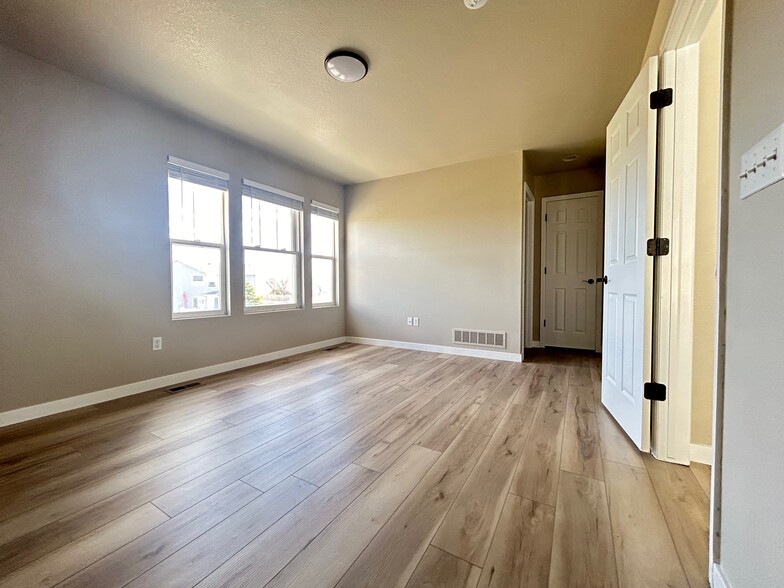 Building Photo - 7394 Russell Circle