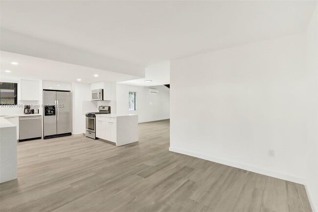 Building Photo - 9210 SW 136th St Cir