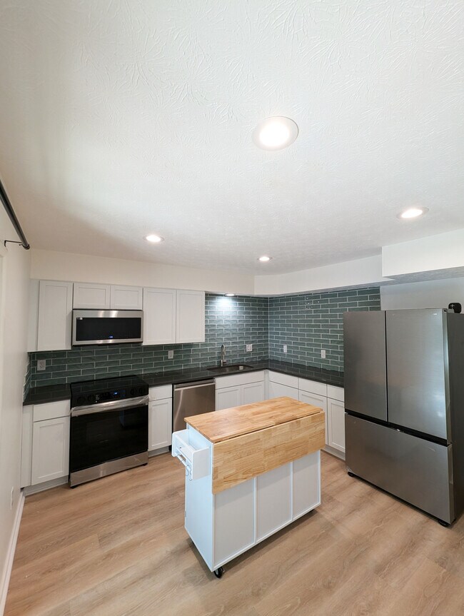 Building Photo - 6349 Dummerston Ct