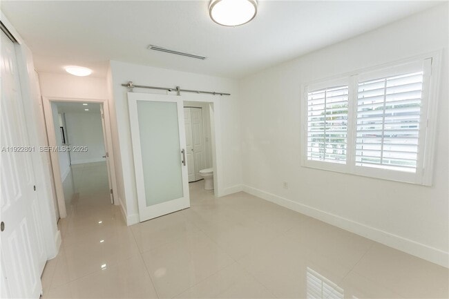 Building Photo - 230 E 56th St