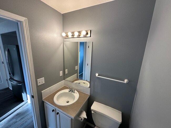 Building Photo - 23812 E Maxwell Ave