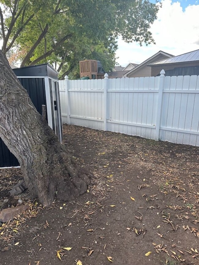 Building Photo - 3 bedroom Upscale home Mid town