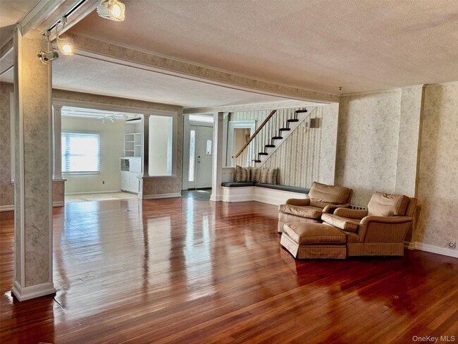 Building Photo - 185 S Country Rd