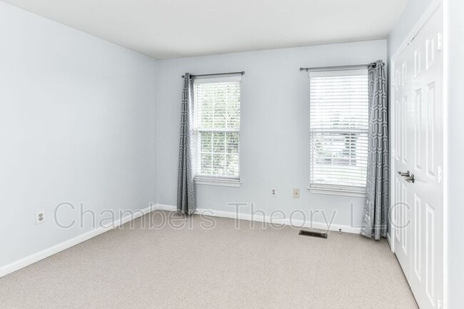 Building Photo - 6033 Woodlake Ln
