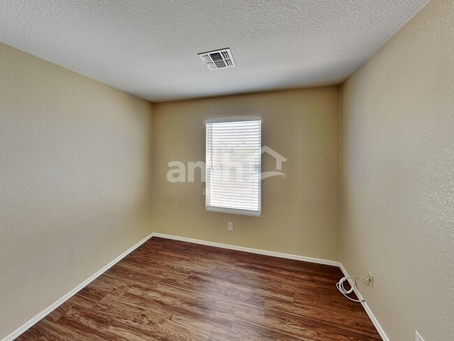 Building Photo - 6179 E Bramble St