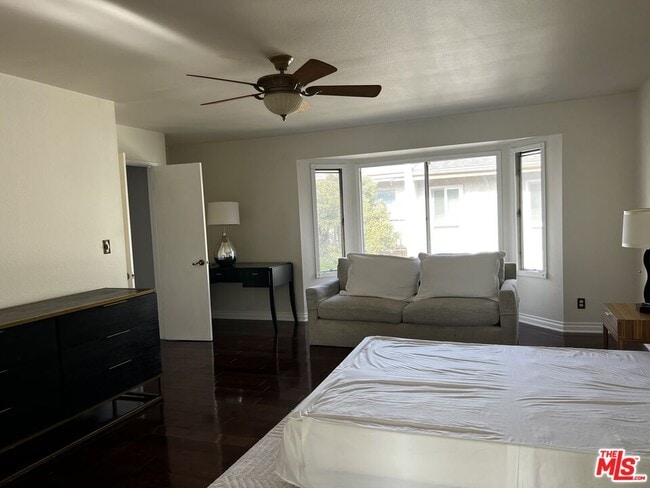 Building Photo - 5311 Coldwater Canyon Ave