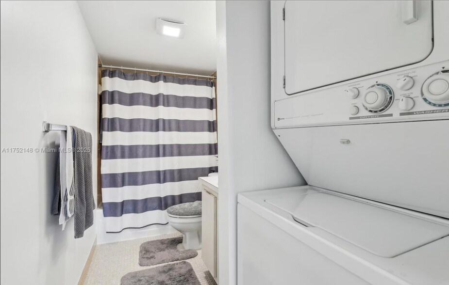 Full Bathroom W/D - 5570 NW 44th St