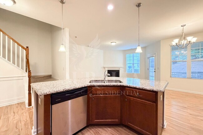 Building Photo - 907 Saratoga Dr