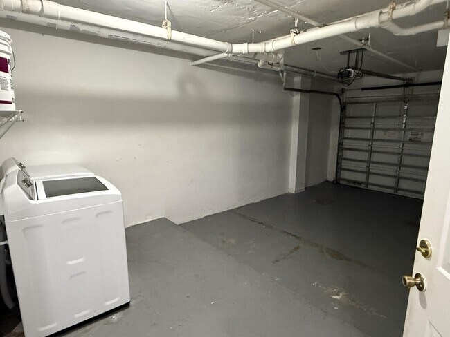 Building Photo - 4179 N Haverhill Rd