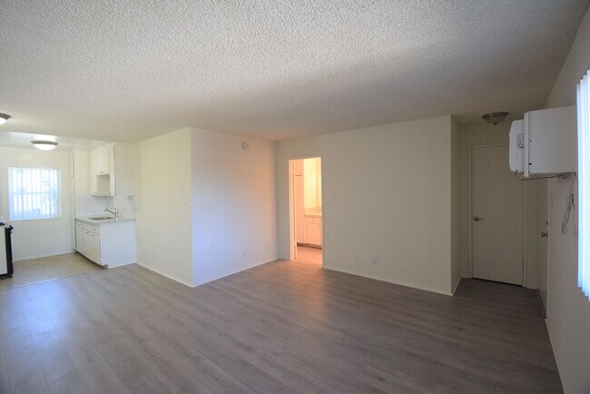 Building Photo - 6954