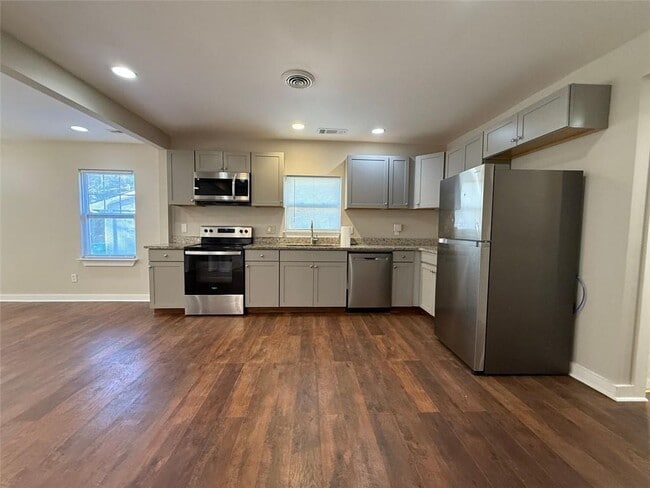 Building Photo - 221 Sheppard Pl