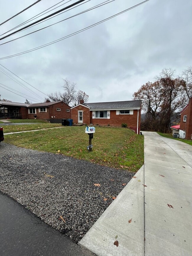 Building Photo - 506 Crescent Boulevard Extension