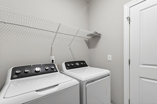 Building Photo - Charming Craftsman-Style 3-Bedroom Townhome in Garner!