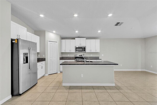 Building Photo - 10357 Scarlet Skimmer Dr