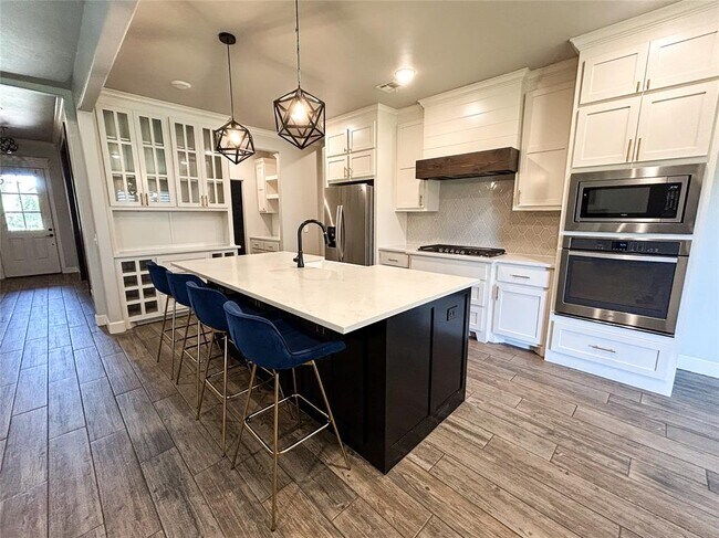 Building Photo - 8201 Crew Ln