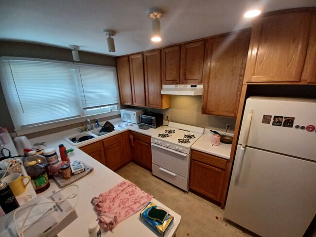 Building Photo - Single Family Home Rich in History - Great...