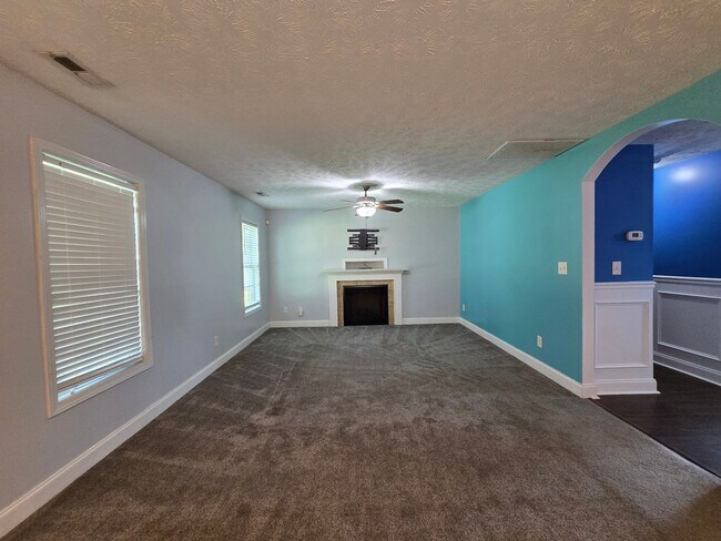 Building Photo - 103 Flag Dr
