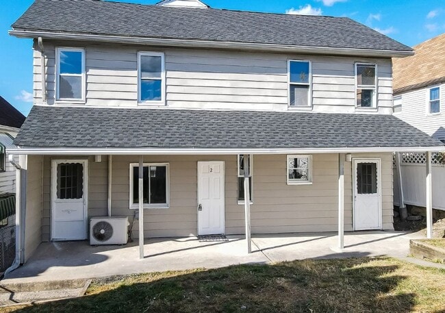 Building Photo - 260 S Hancock St