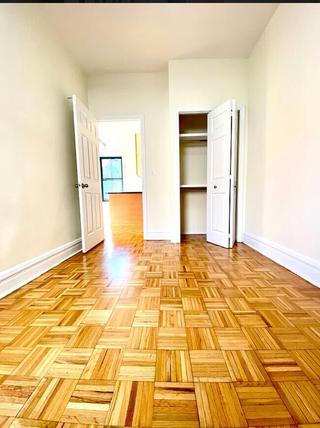 Building Photo - 531 E 78th St