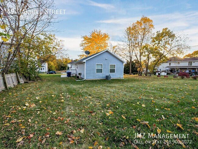 Building Photo - 49 Oakhill St