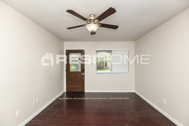 Building Photo - 521 Kemper Ave