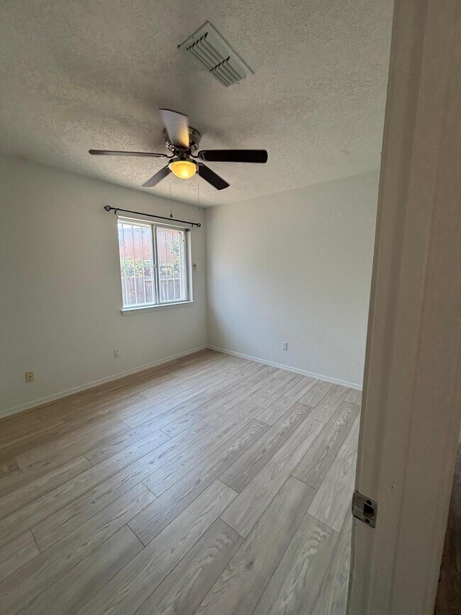 Building Photo - 7822 Desert Springs Ct SW
