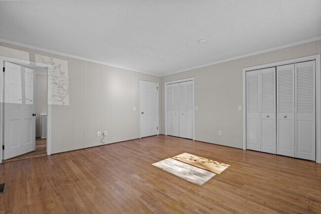 Building Photo - 53 Pine Lake Dr