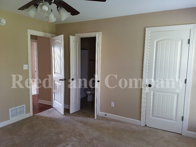 Building Photo - 3850 Farm Gate Cove