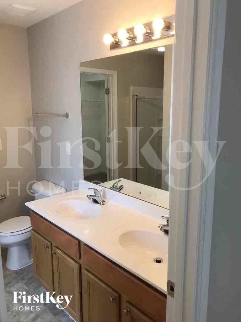 Building Photo - 7301 Hidden Creek Dr