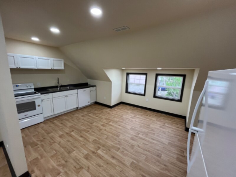 Building Photo - 917 N Vermilion St