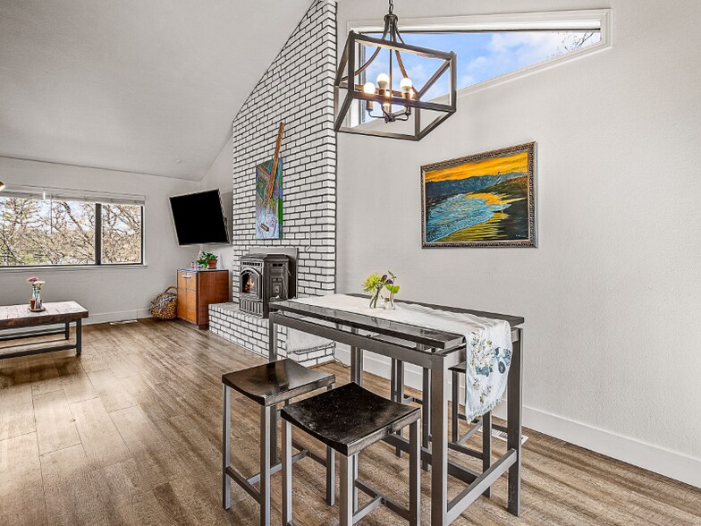 Building Photo - 23889 Oakmont Way