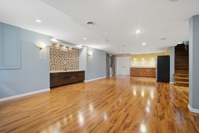 Building Photo - 5280 Burnham St