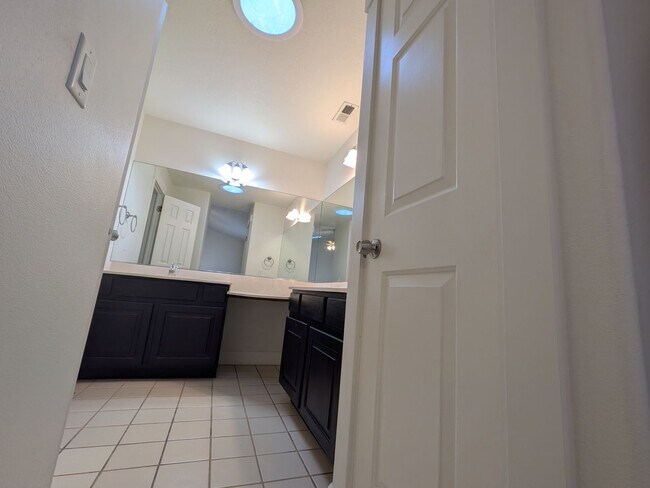 Building Photo - Low-Maintenance Living in the Heart of St. George