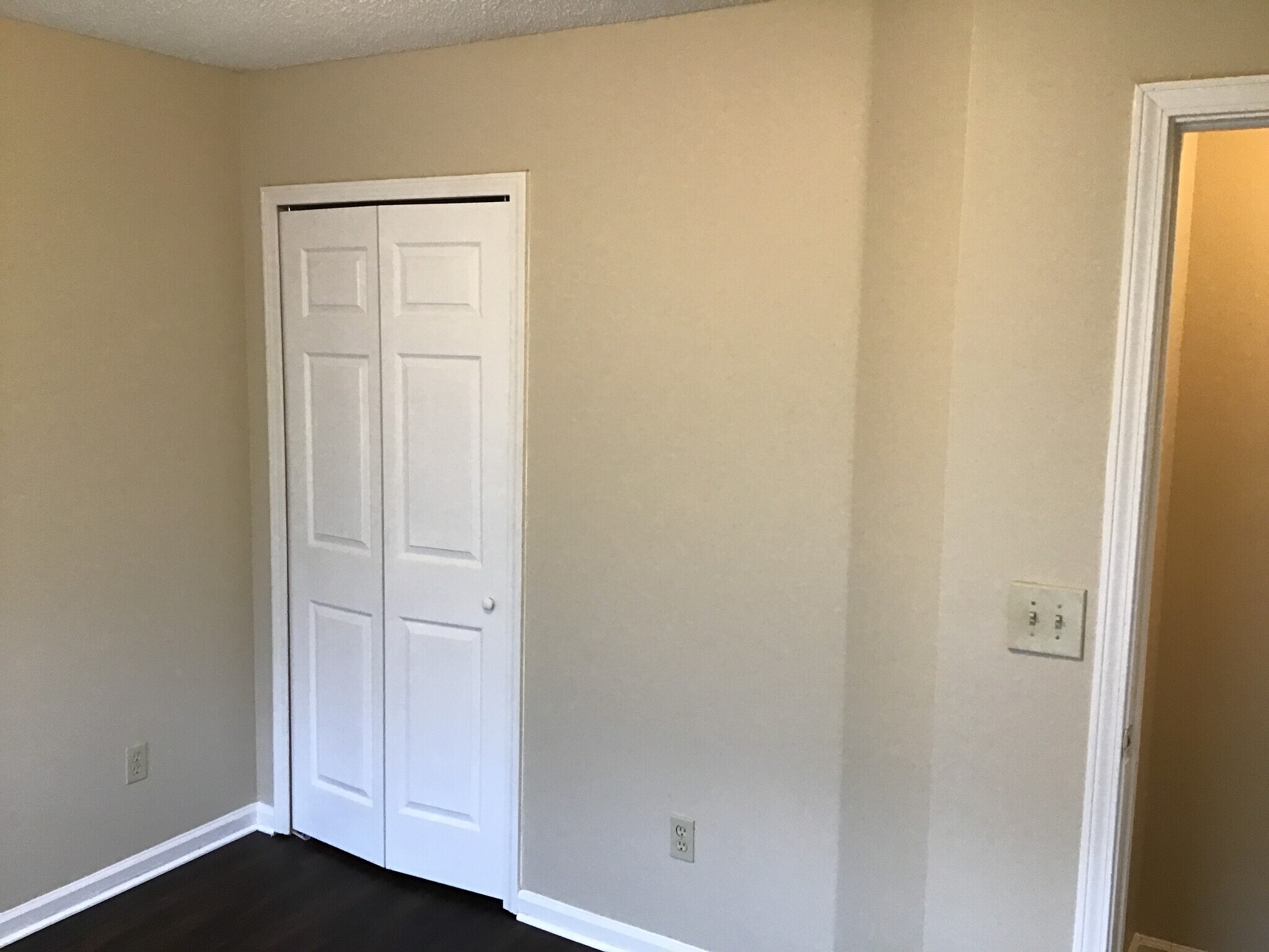 Building Photo - 1836 Northglen Cir