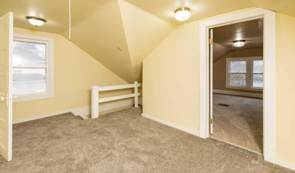 Building Photo - 215 5th St W